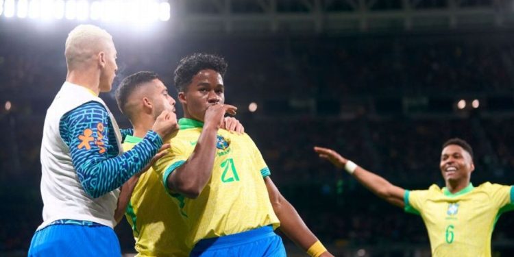 Brasil empata com Espanha no último lance e volta da Europa invicto com Dorival