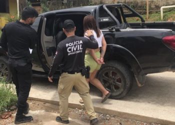 ‘Lora’ é presa por comandar tráfico no interior do Amazonas e ameaçar moradores: “Quem manda sou eu”