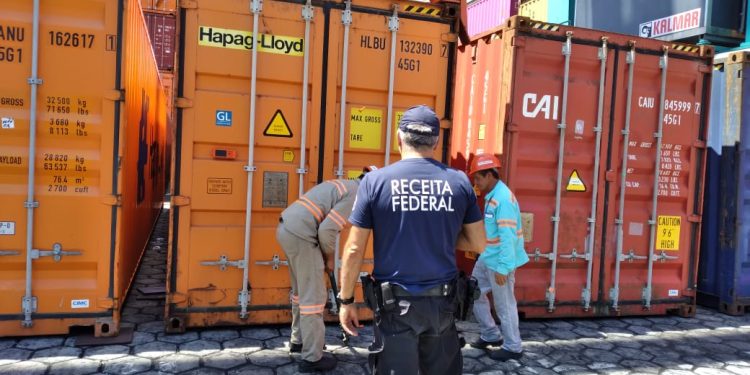28 contêineres apreendidos pela Receita Federal com cargas equivalentes a R$ 5 milhões