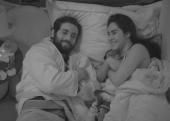 Deitada com Matteus, Isabelle dispara: “Vota em mim e está aqui na minha cama”