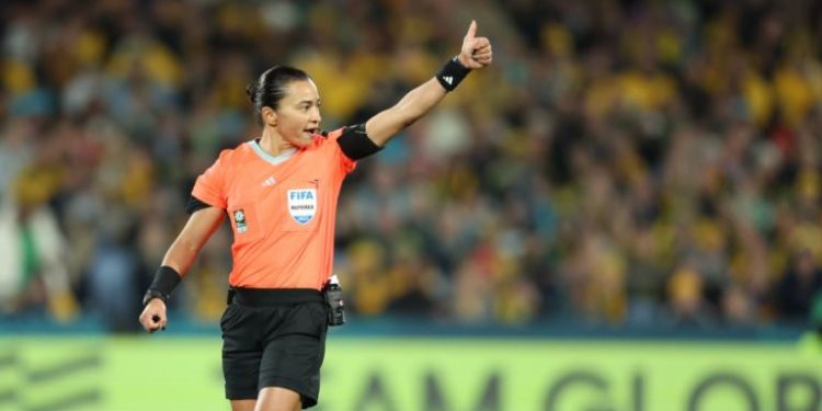 Pela primeira vez, arbitragem 100% feminina comanda partida da Série A