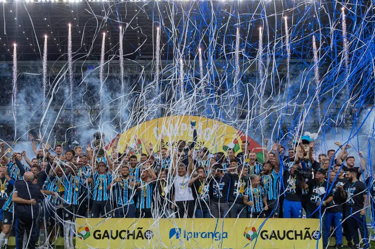 Heptacampeão. O Grêmio venceu o Juventude de virada, por 3 a 1, no final da tarde deste sábado (6), e. Grêmio vence