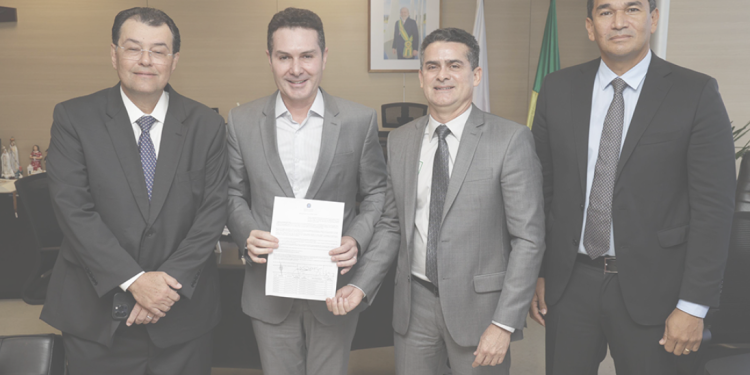 Com articulação de Eduardo Braga, Manaus garante mais 1.056 casas para vítimas de calamidades na Comunidade Pingo D´Água