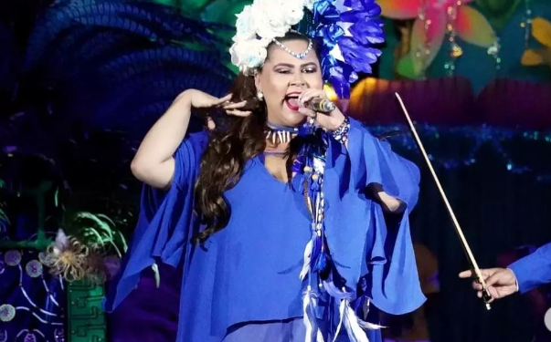 Mara Lima, cantora do boi Caprichoso, é agredida por religioso
