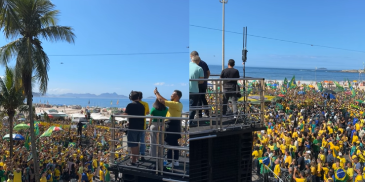 Bolsonaro leva multidão de apoiadores à Copacabana em ato manifesto