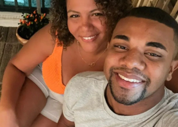 Davi volta para a Bahia e se declara para Mani