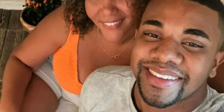 Davi volta para a Bahia e se declara para Mani