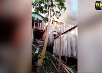 TRAGÉDIA – Cinco casas são destruídas durante incêndio em Tefé