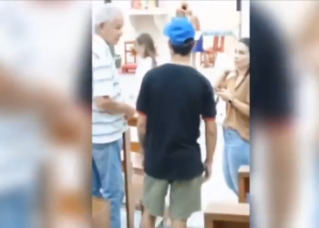 TRANSTORNADO: Homem invade igreja e ameaça fiéis com faca em Manaus