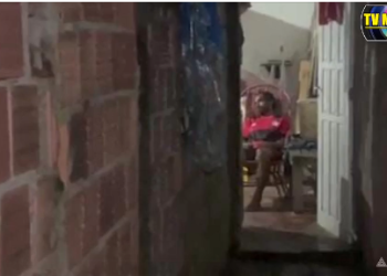 BEIJINHO É SAL: Vulgo ‘Xuxinha’ é atacad0 com terçadadas em Manaus