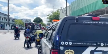 URGENTE: Acompanhe a remoção de mulher morta dentro de hortifruti no Centro de Manaus