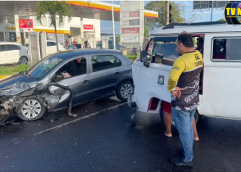 Grave acidente deixa duas pessoas feridas na Torquato Tapajós em Manaus