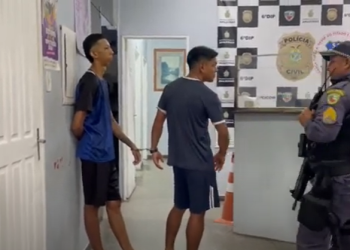 AGORA – Dupla criminosa é presa com moto roubada na ZN de Manaus