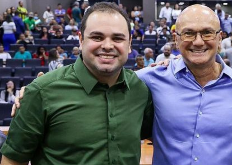 Com o auditório Belarmino Lins da Assembleia Legislativa totalmente lotado, o Coronel Menezes, o Menezão. Roberto Cidade