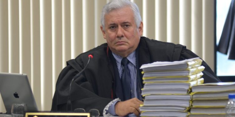 Couro de joelho na Câmara