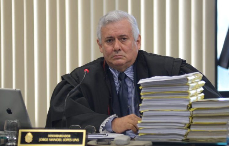 Couro de joelho na Câmara