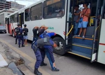 Trio se dá mal ao tentar assaltar ônibus da linha 640 no Centro