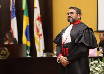 Ministério Público empossa Elvys de Paula Freitas como novo procurador de Justiça do Amazonas