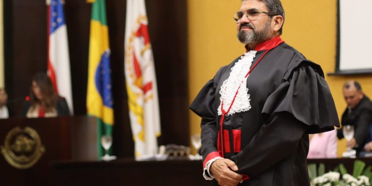 Ministério Público empossa Elvys de Paula Freitas como novo procurador de Justiça do Amazonas