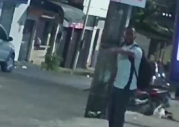Vídeo: com terçado e estilete na mão, homem ameaça pessoas na Cidade Nova