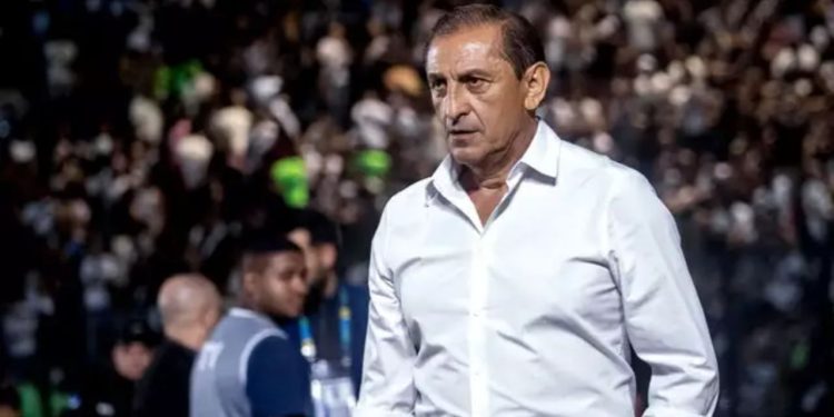 Técnico do Vasco pede demissão após derrota por goleada