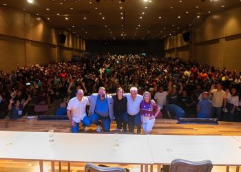 Em evento com mais de mil apoiadores, o deputado federal e pré-candidato à Prefeitura de Manaus, Amom. Amom anuncia