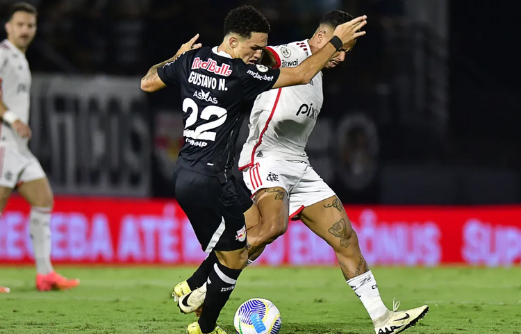 O técnico Tite tentou, mudou a escalação mas acabou saindo de campo mais uma vez vaiado. Foi depois do. Saiba como