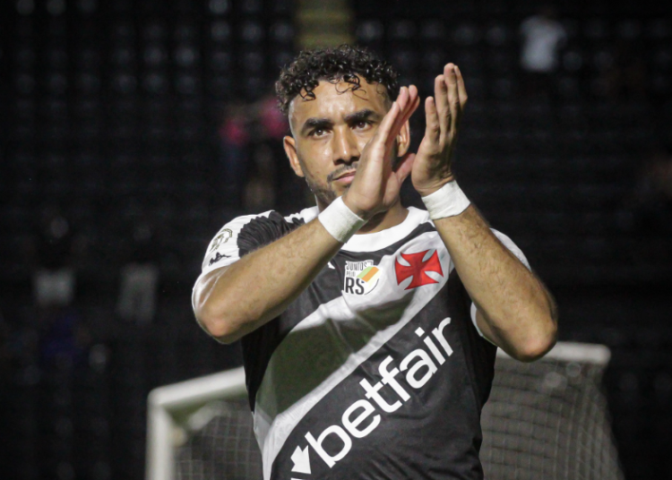 Vasco sai da ‘zona de derrota’ e vence o Vitória no São Januário