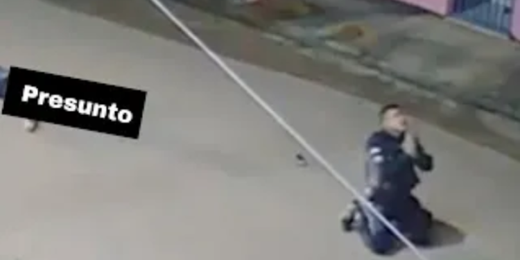 Um policial militar do Grupamento Tático Motorizado (Gtam) agradeceu a Deus pelo livramento após trocar. PM se