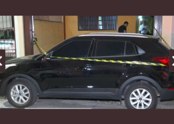 Um adolescente de 16 anos matou a tiros seus pais adotivos após, segundo ele mesmo, o casal ter. Adolescente mata