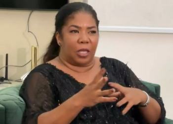 Não é só Davi Brito que tem mudado as rotas para sua carreira no futuro, a mãe do ex-BBB, Elisângela. Mãe de