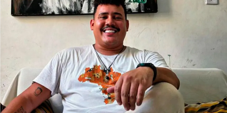 O ex-BBB Lucas Buda foi assaltado na madrugada deste domingo (26), quando voltava para casa após assistir. Ex