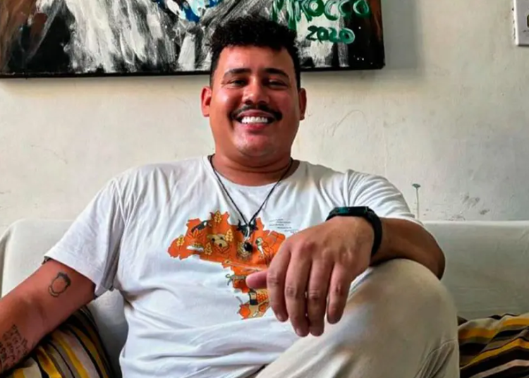 O ex-BBB Lucas Buda foi assaltado na madrugada deste domingo (26), quando voltava para casa após assistir. Ex