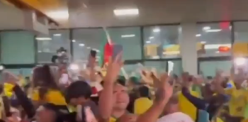 Bolsonaro acaba de chegar a Manaus para participar do lançamento da pré-candidatura de Alberto Neto