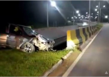 Motorista leva pedrada de criminosos e perde controle de veículo no Rapidão