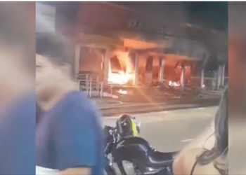 Supermercado pega fogo em Manacapuru no AM