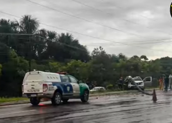 Acidente violento deixa casal ferido na Av. Santos Dumont em Manaus