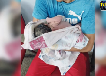 OLHA ISSO – Pai tenta abandonar o próprio filho recém-nascido em delegacia de Manaus