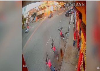 CAOS NO TRÂNSITO – Câmera flagra acidente fatal entre “amarelinho” e motociclista na ZN de Manaus