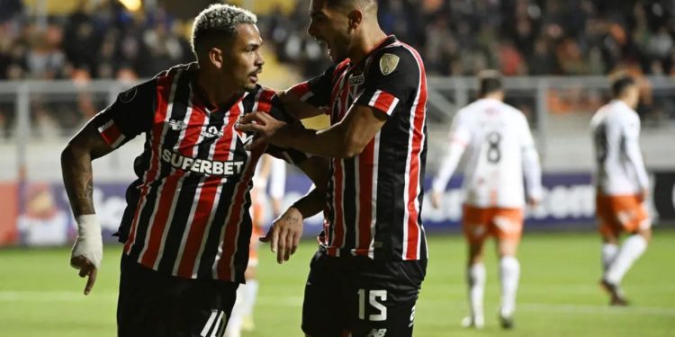 São Paulo vence Cobresal e garante vaga nas oitavas da Libertadores