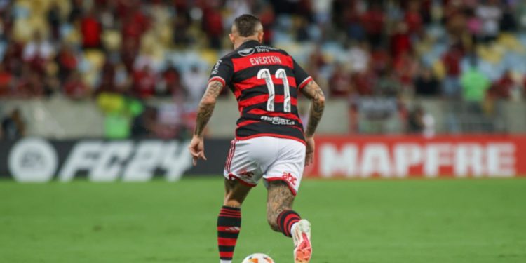 Flamengo goleia o Bolívar e volta à zona de classificação