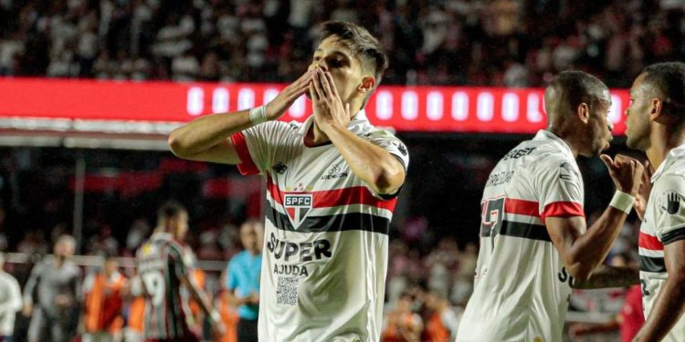 Com gol no fim, São Paulo vence Fluminense