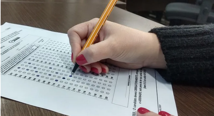 Cerca de 2,1 milhões de candidatos devem participar neste domingo (5) do Concurso Nacional Unificado. 'Enem dos