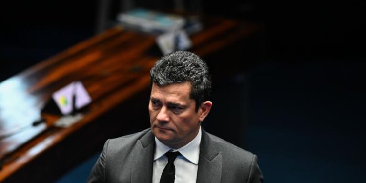 Em julgamento até então considerado imprevisível por especialistas, o Tribunal Superior Eleitoral (TSE). TSE rejeita