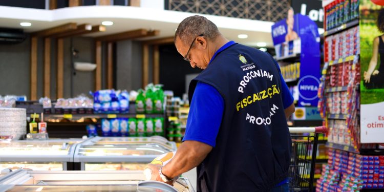 O Instituto de Defesa do Consumidor do Amazonas (Procon-AM) autuou, nesta sexta-feira (24/05), um. No Tarumã