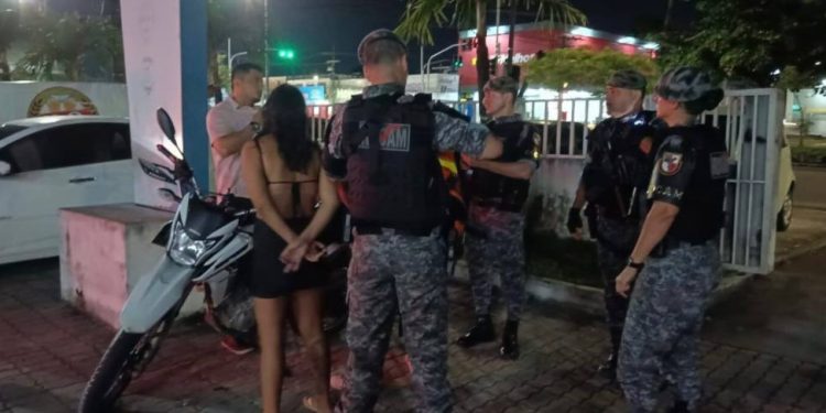 CASAL DO CRIME: Homem e mulher são presos por fazer arrastões em Manaus