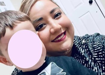 Uma mãe norte-americana, identificada por Savannah Kriger, de 32 anos, filmou seu filho Kaiden de três. Mãe filma