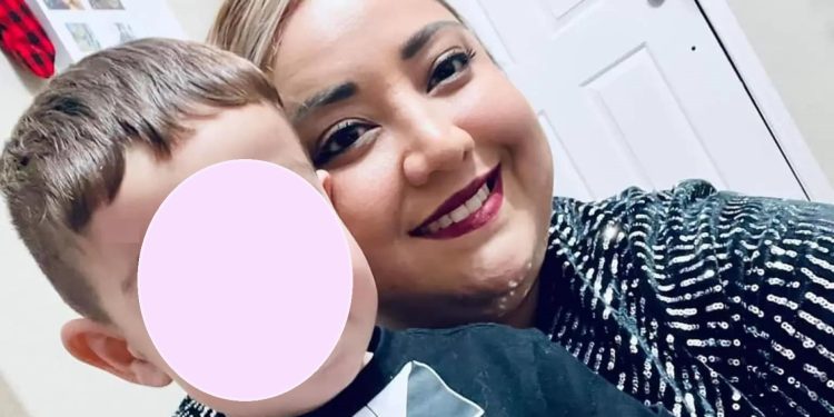 Uma mãe norte-americana, identificada por Savannah Kriger, de 32 anos, filmou seu filho Kaiden de três. Mãe filma