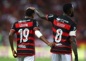 Flamengo domina e vence o Corinthians, no Maracanã, pelo Brasileirão