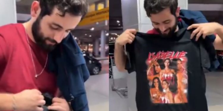 Matteus vibra ao ganhar camisa com rosto de Isabelle no aeroporto de Manaus